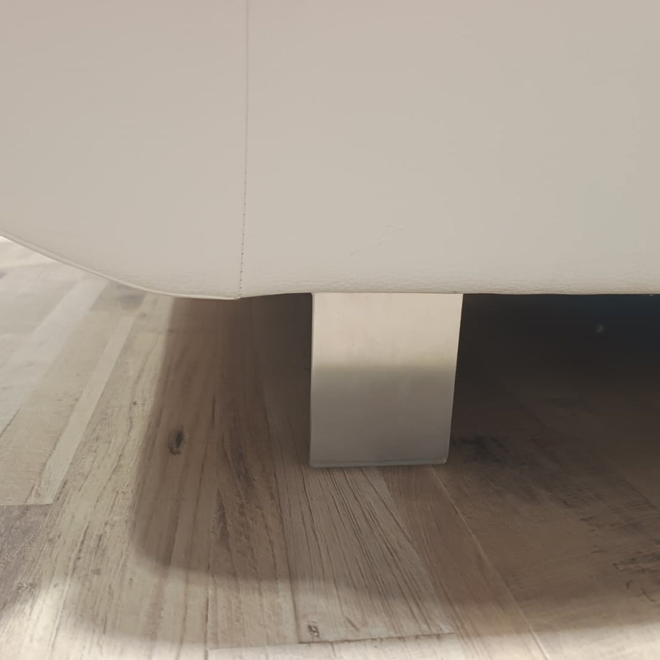 Divano Angolare ASIA in Ecopelle | Chaise-Longue e Poggiatesta Regolabili | Design Moderno