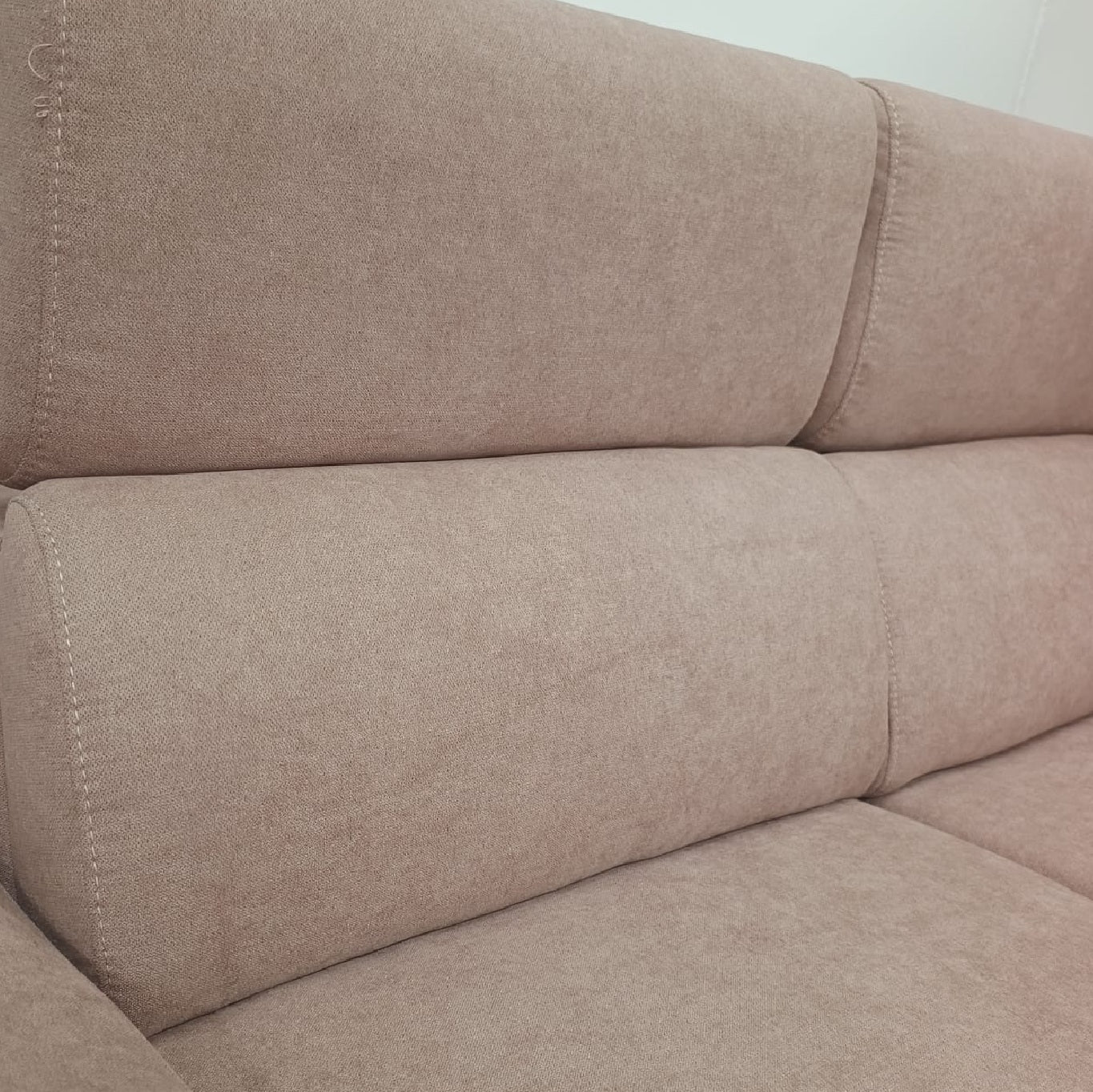 Divano Alba 3 Posti con Poggiatesta e Braccioli Regolabili | Comfort Premium
