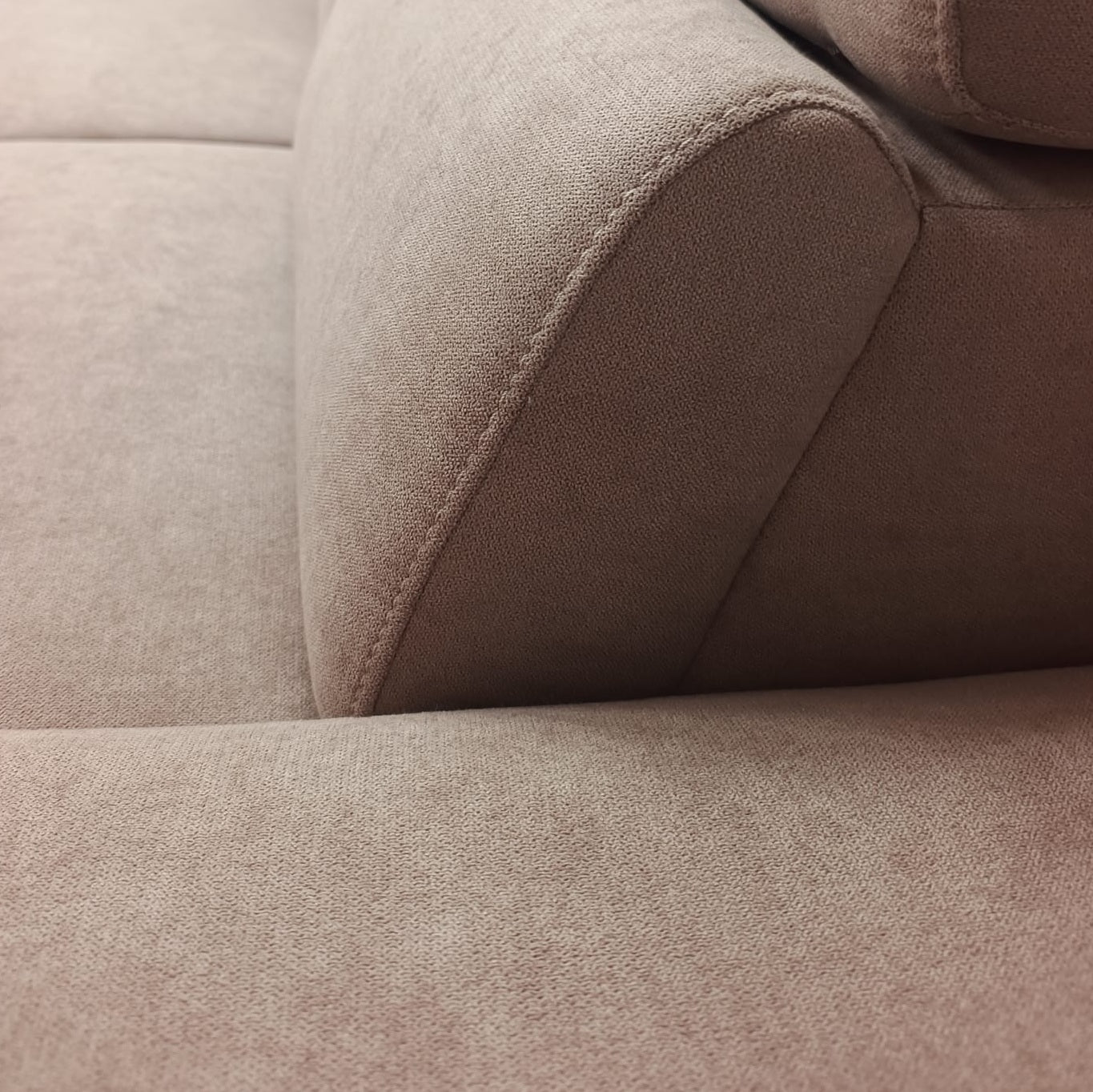 Divano Alba 3 Posti con Poggiatesta e Braccioli Regolabili | Comfort Premium