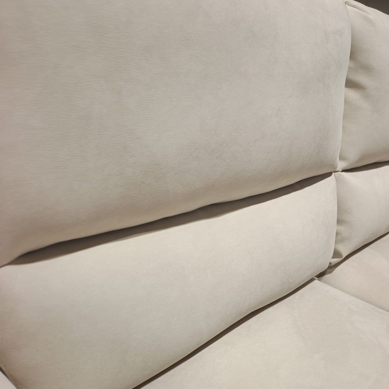 Divano Boston | Design Moderno, Seduta Comoda e Braccioli Maxi | Stile Elegante