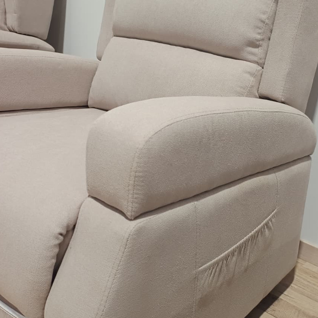 Poltrona Relax Lola – Recliner elettrica alzapersona con braccioli removibili