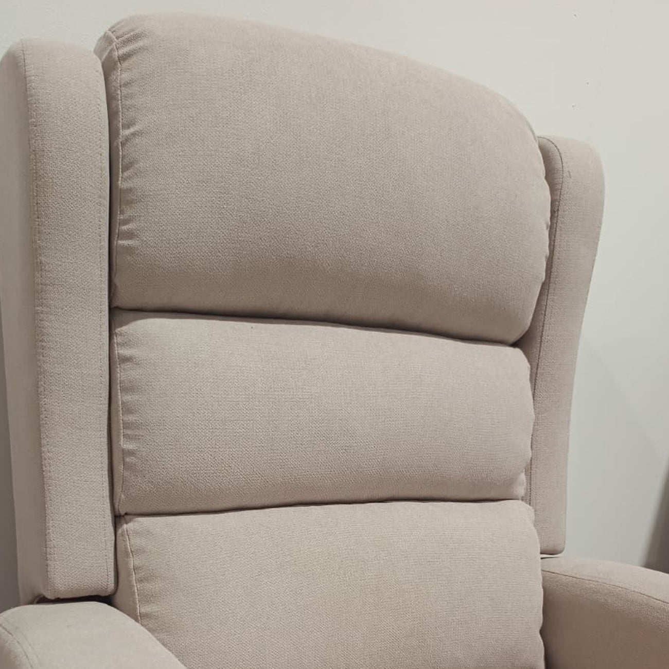 Poltrona Relax Lola – Recliner elettrica alzapersona con braccioli removibili