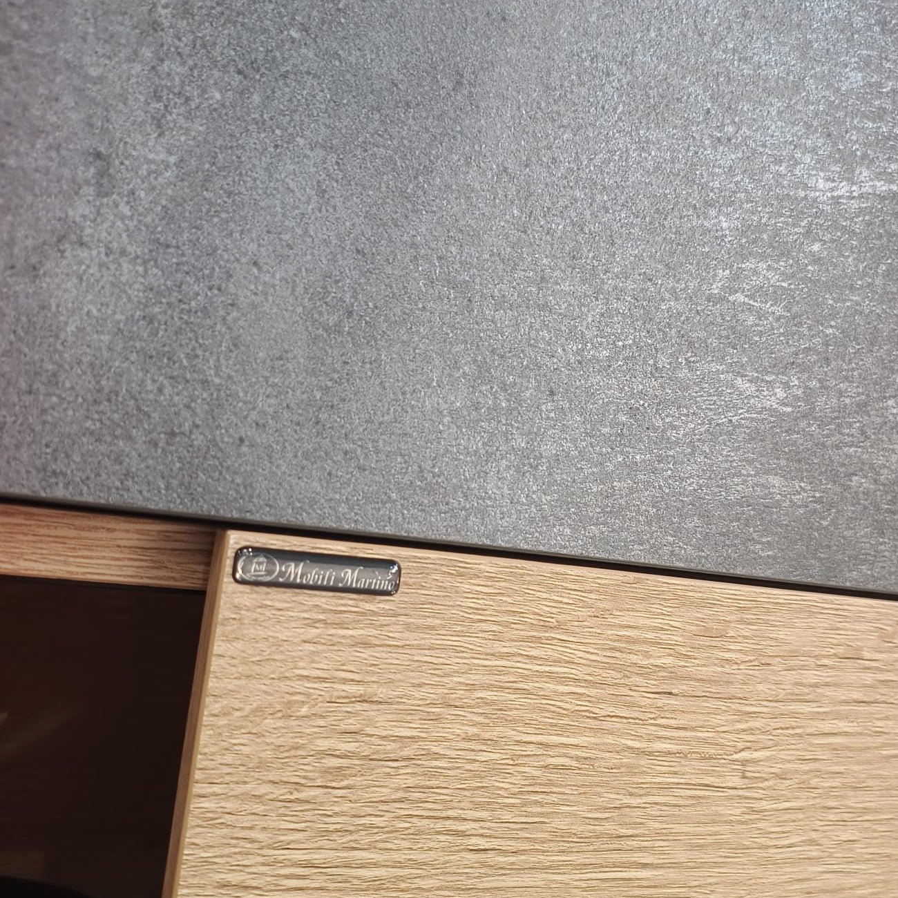 Parete Attrezzata Mod.03 con Pannello Scorrevole | Design Moderno Cemento e Legno