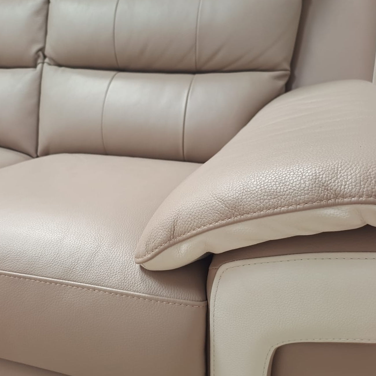 Divano BRUMA24 in Pelle Spessorata Cat. 3000  | Comfort Ergonomico e Design Moderno