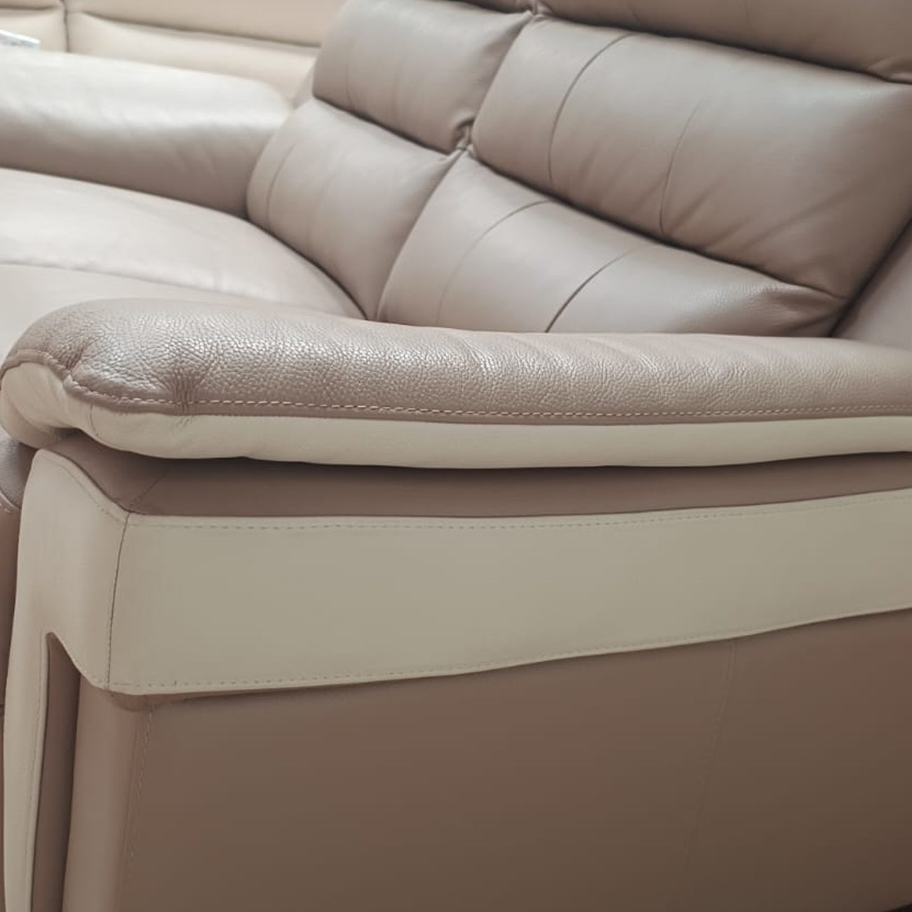 Divano BRUMA24 in Pelle Spessorata Cat. 3000  | Comfort Ergonomico e Design Moderno