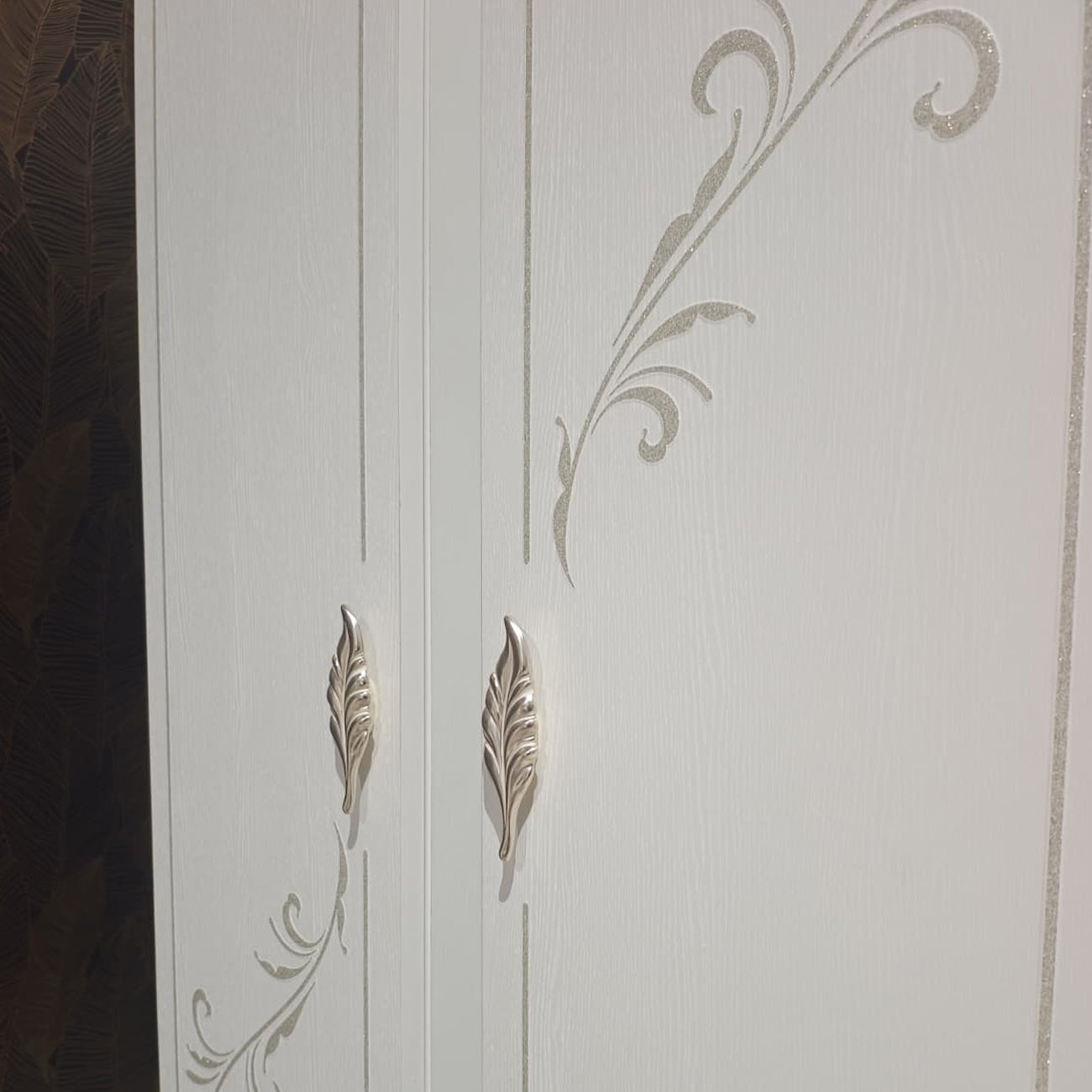Parete Attrezzata Modello05 Bianca | Design Elegante con Pensili in Vetro e Base Curva