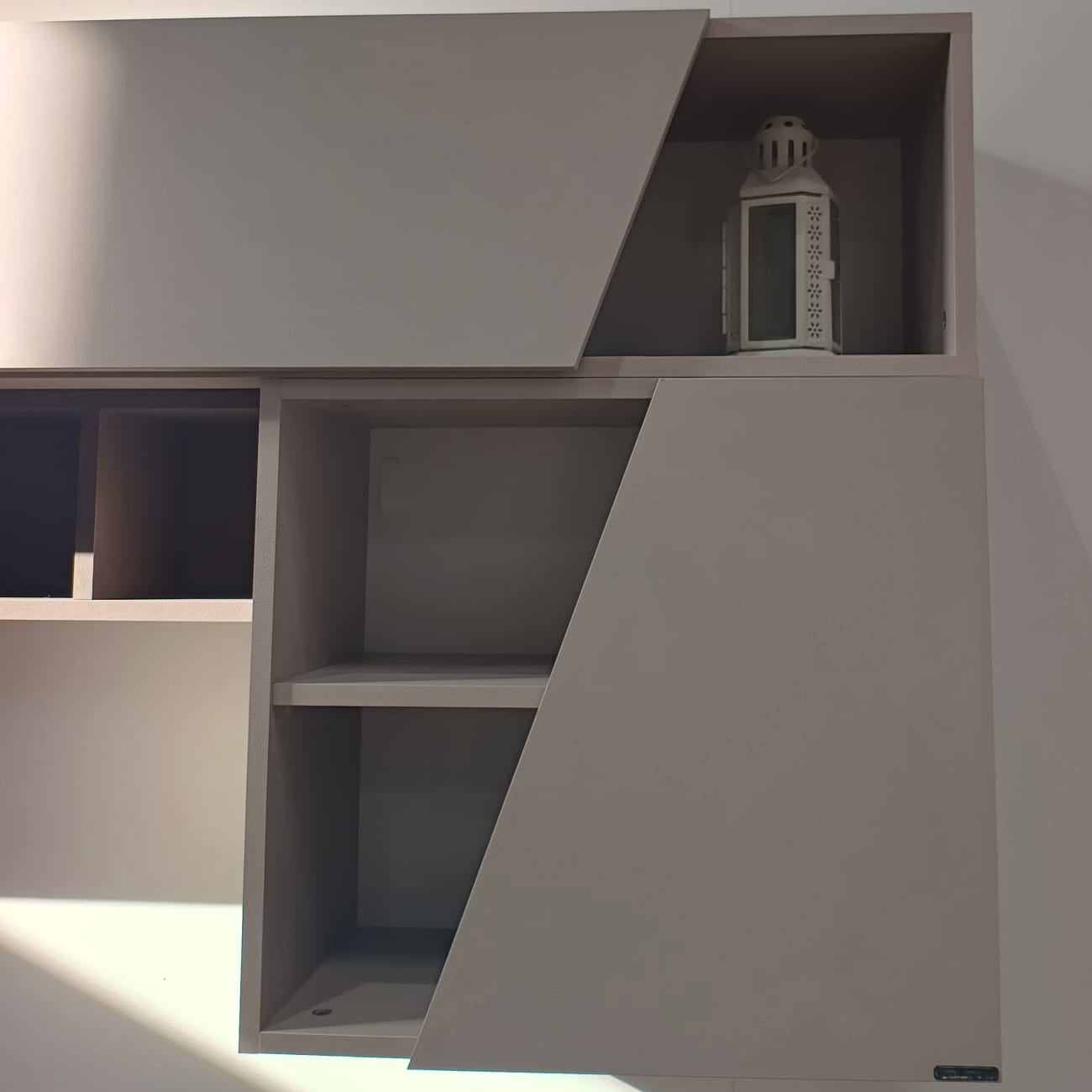 Parete Attrezzata Infinity Expò | Design Moderno con Colonna Contenitiva e Base TV
