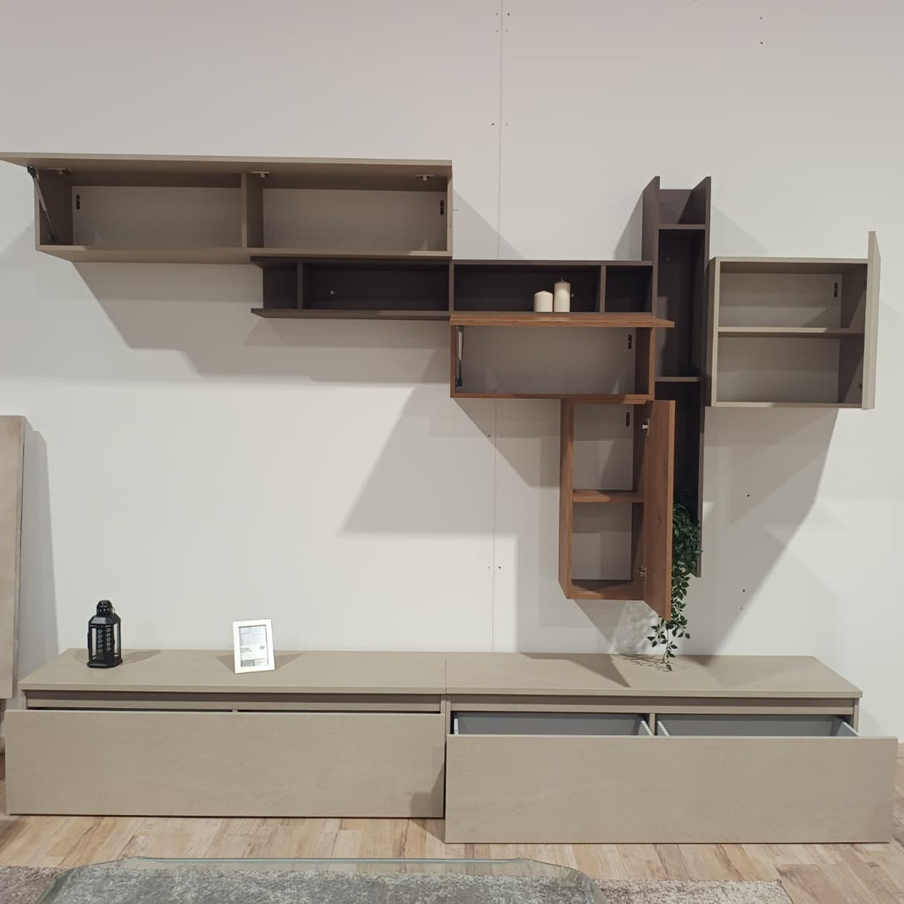 Parete Attrezzata Infinity5 | Design Moderno con Pensili Sospesi e Base TV Capiente