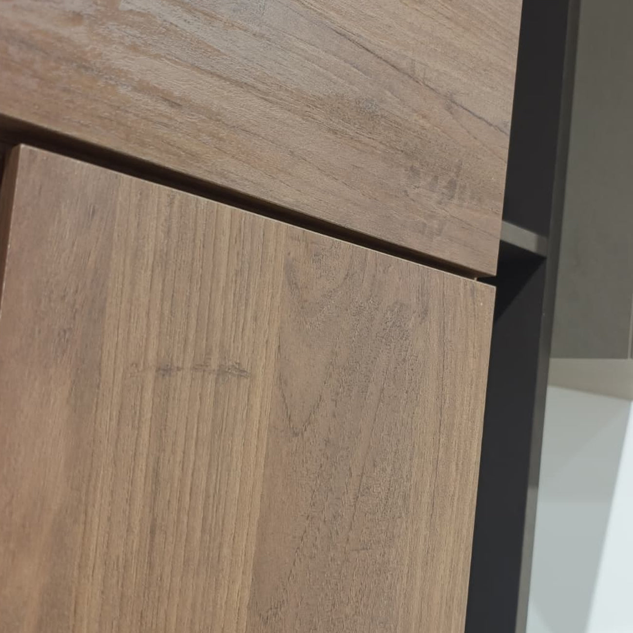 Parete Attrezzata Infinity5 | Design Moderno con Pensili Sospesi e Base TV Capiente